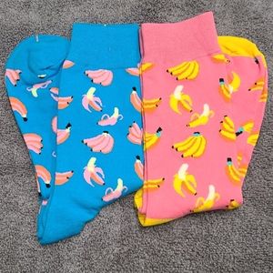 Go bananas! 2 pairs of socks